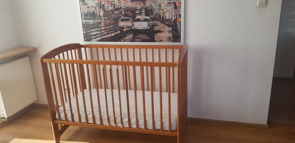 Łóżeczko dziecięce z materacem