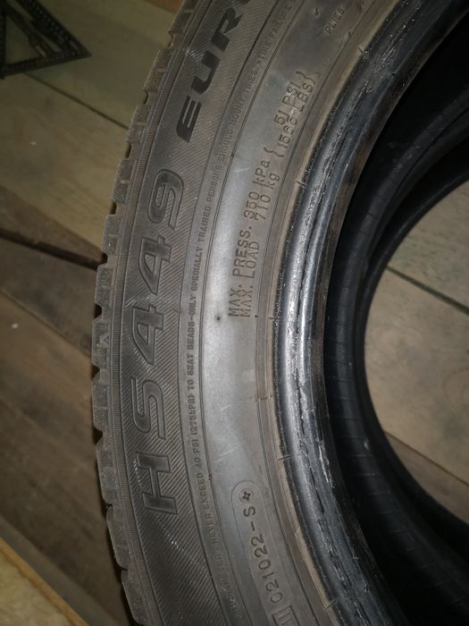Opony zimowe Falken 215 60 r17.