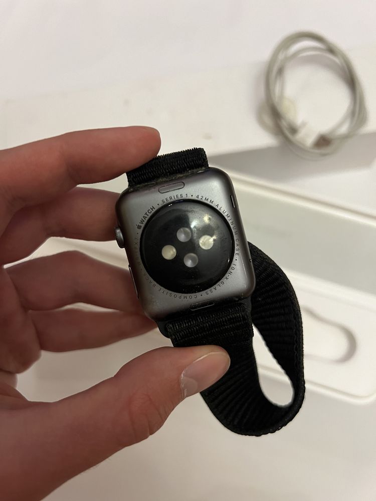 Apple Watch Series 1 42 mm + кейс Watch Sport, полный комплект