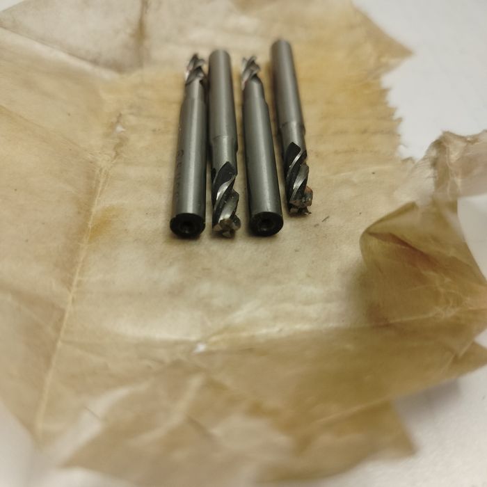 Frezy walcowo czołowe. Nowe. Fi 5mm. 4 pióra.