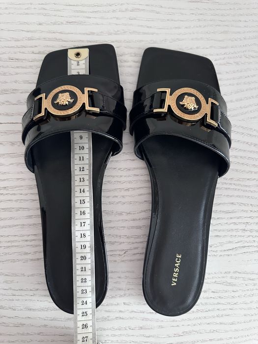 Versace лаковані шкіряні шльопанці. Оригінал! Нові! 38 р.