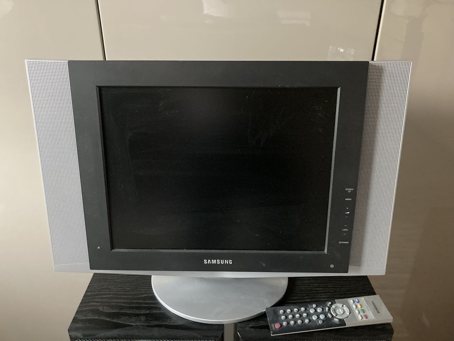 Telewizorek samsung 15 cali