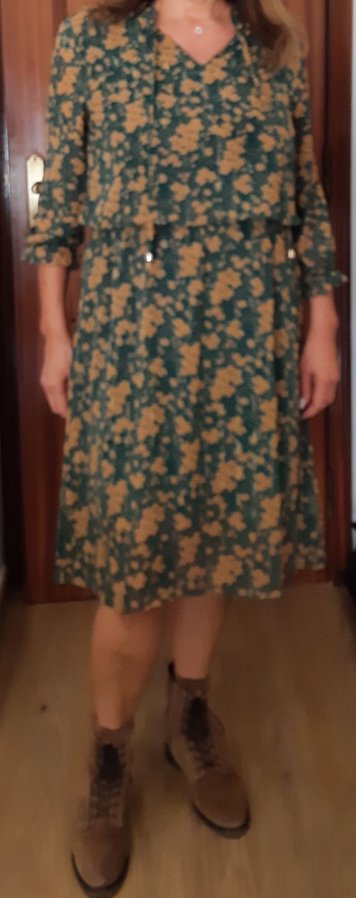 Vestido verde e dourado