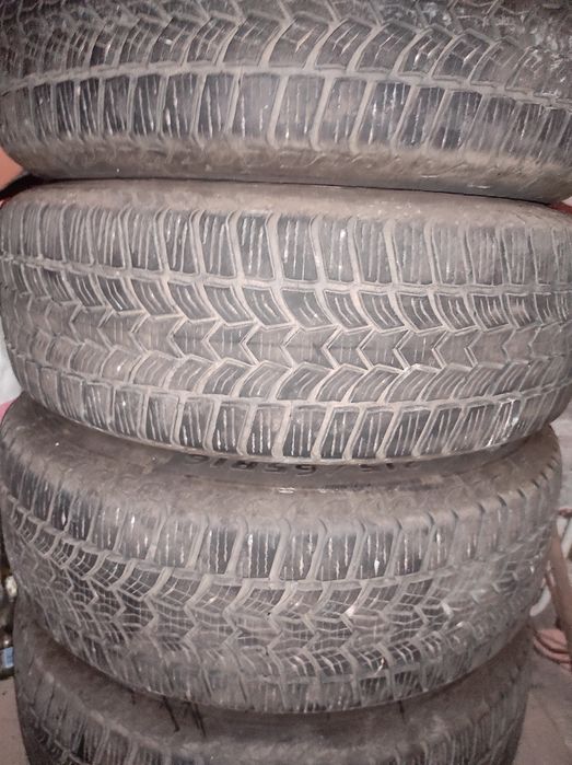 Opony zimowe na felgach stalowych 215/65 R16