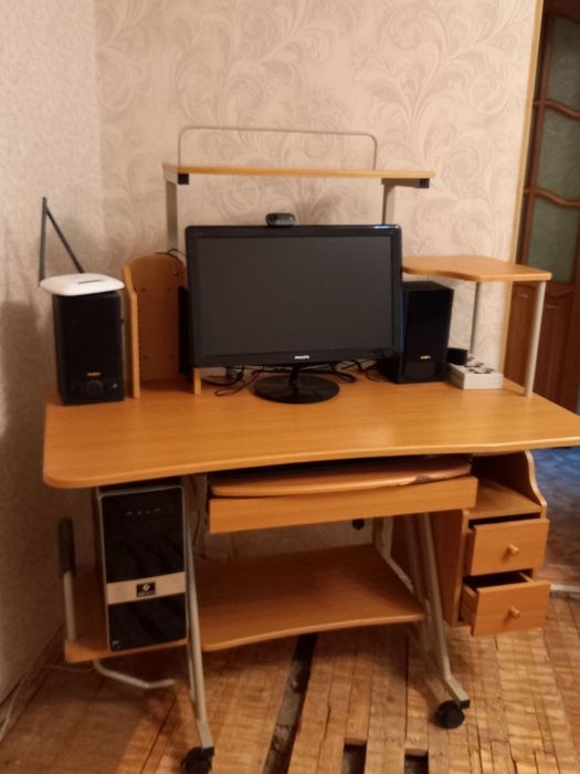 Компьютерный стол
