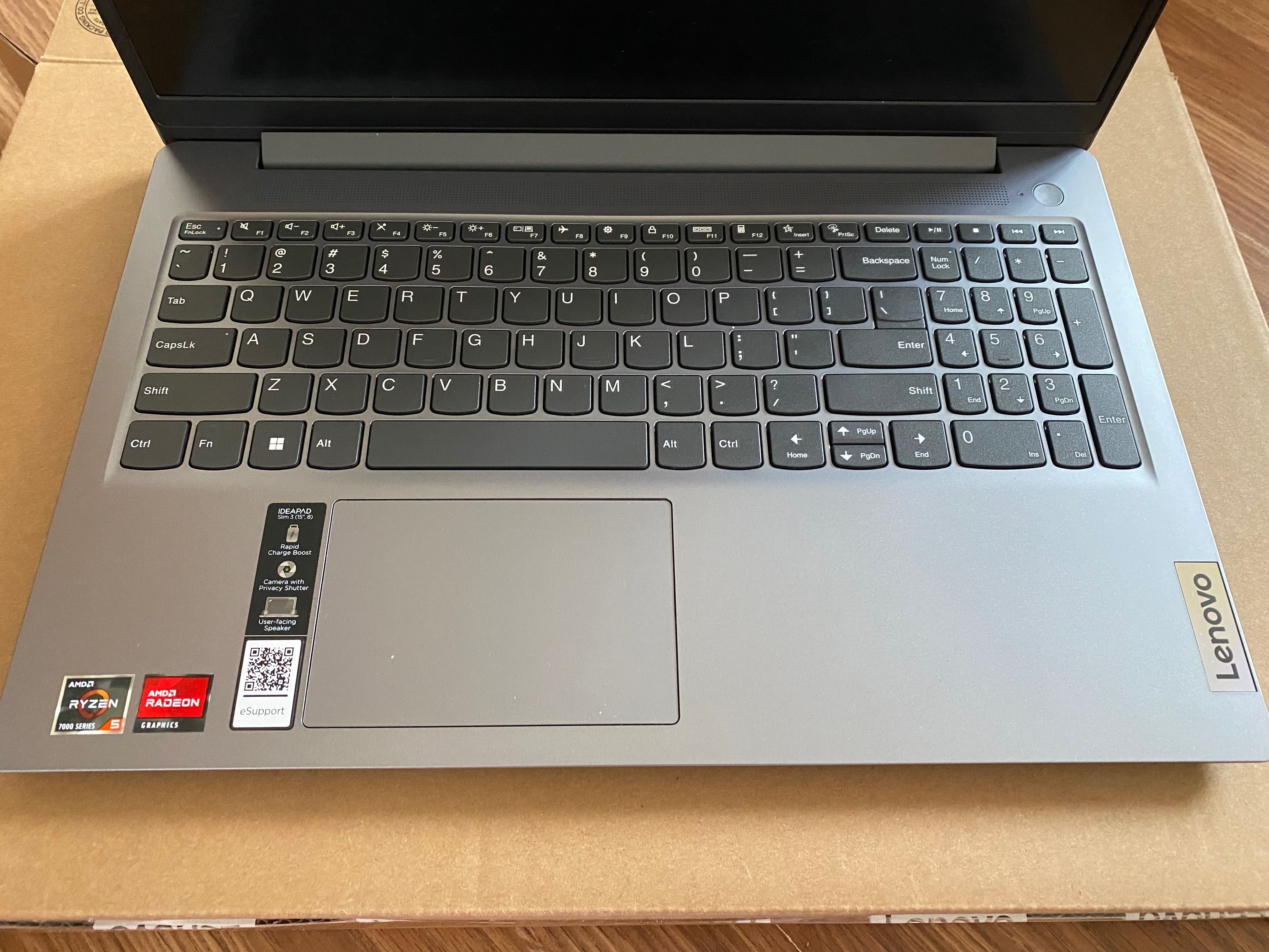 Laptop LENOVO IdeaPad Slim 3 15ABR8