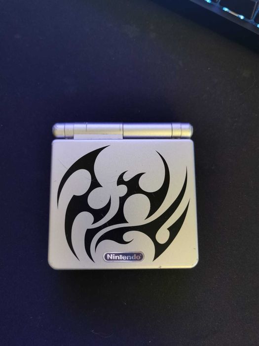 Gameboy Tribal em bom estado (C/Carregador)
