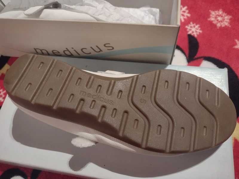 Nowe skórzane buty damskie Medicus