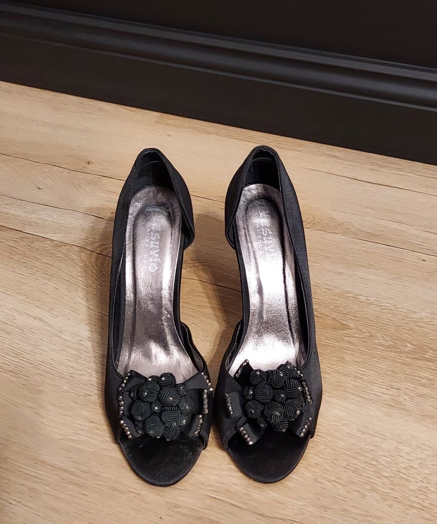 Eleganckie czarne buty na obcasie r. 37