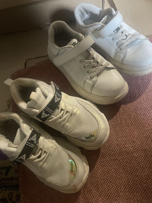 Продам кросівки пакетом