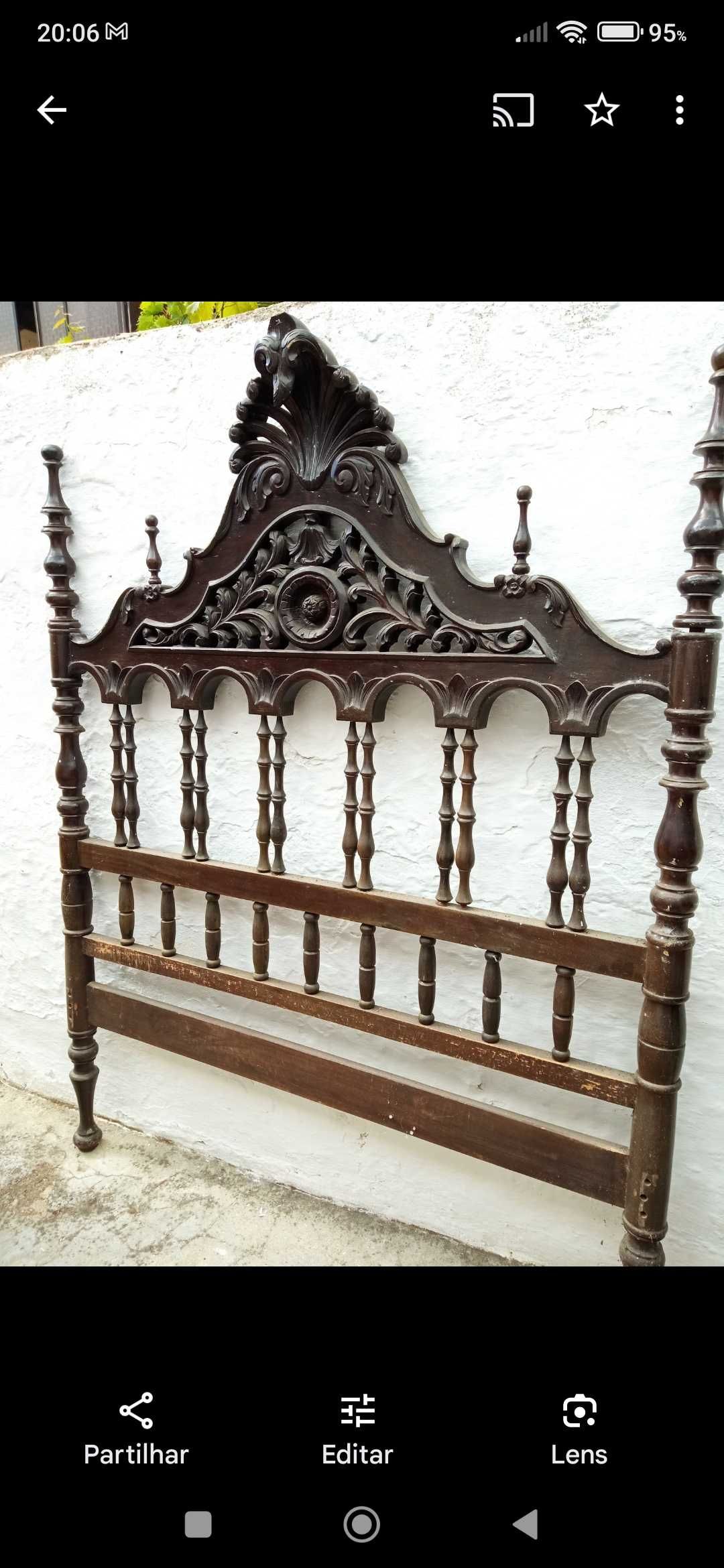 Cama casal trabalhada mogno estilo Séc XIX