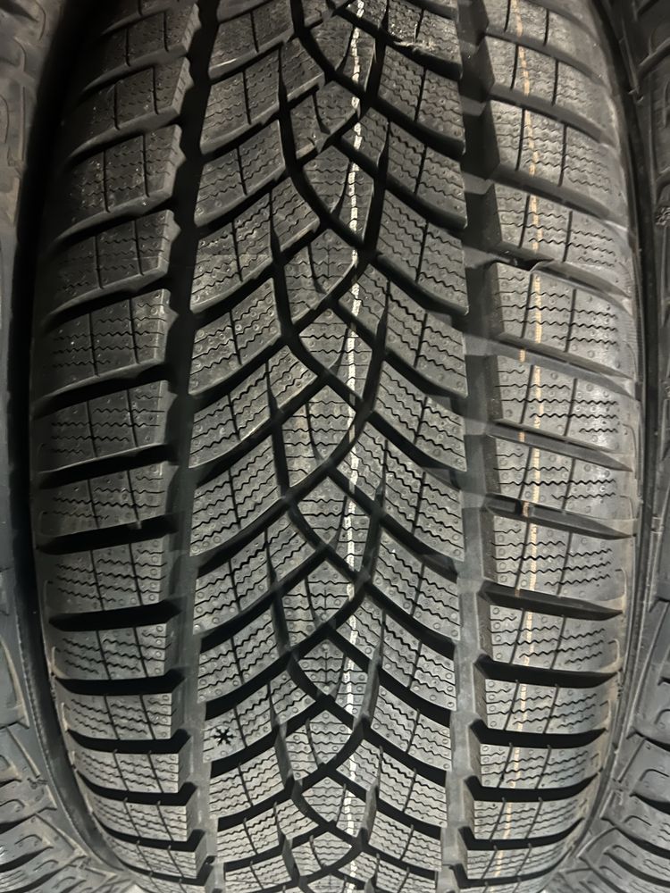 255/40/18+225/45/18 R18 Goodyear Ultra Grip Pirfomance + 4шт нові зима