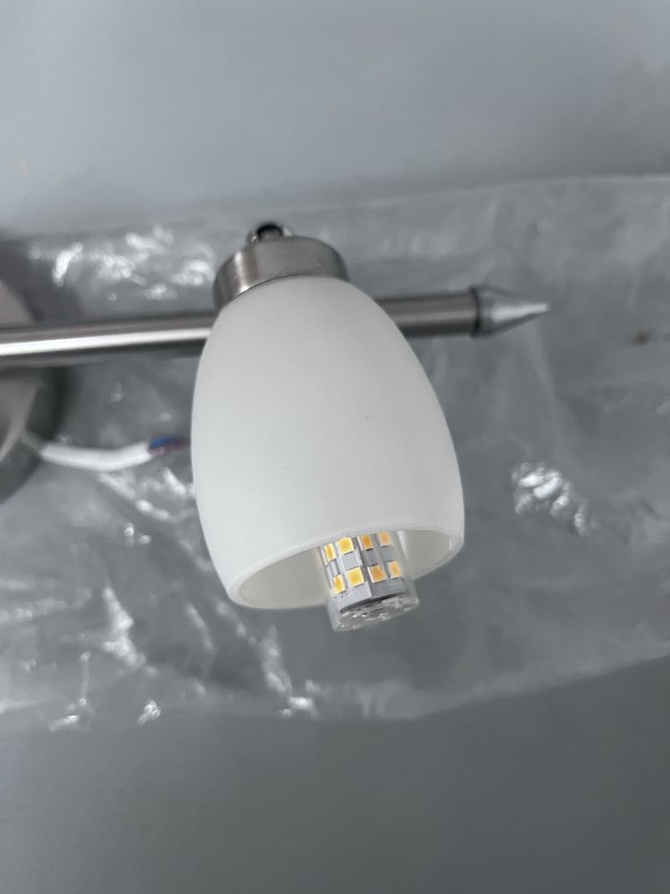 Lampa kinkiet oświetlenie łazienkowe nad lustrem biały
