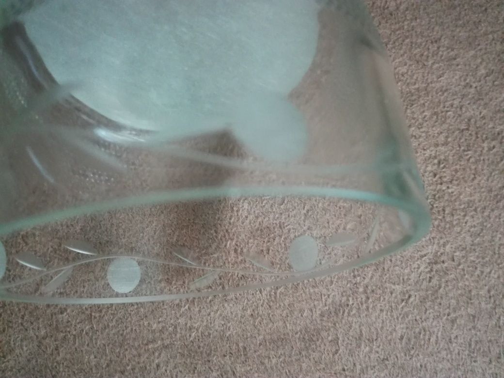 Cukiernica szklana ze szlifami w metalowym koszyku cukierniczka PRL