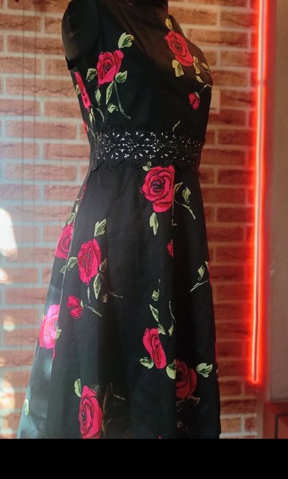 Piękna sukienka w stylu góralskim