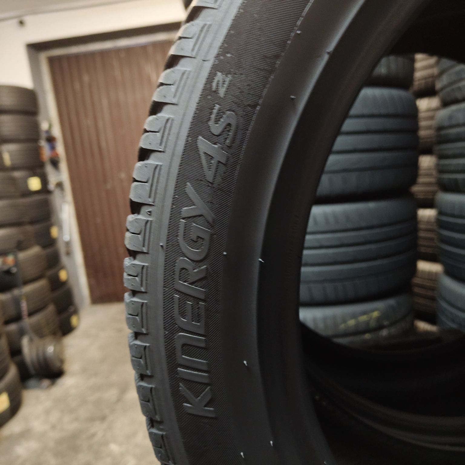 235/45/18 XL Sprzedam parę opon całorocznych Hankook