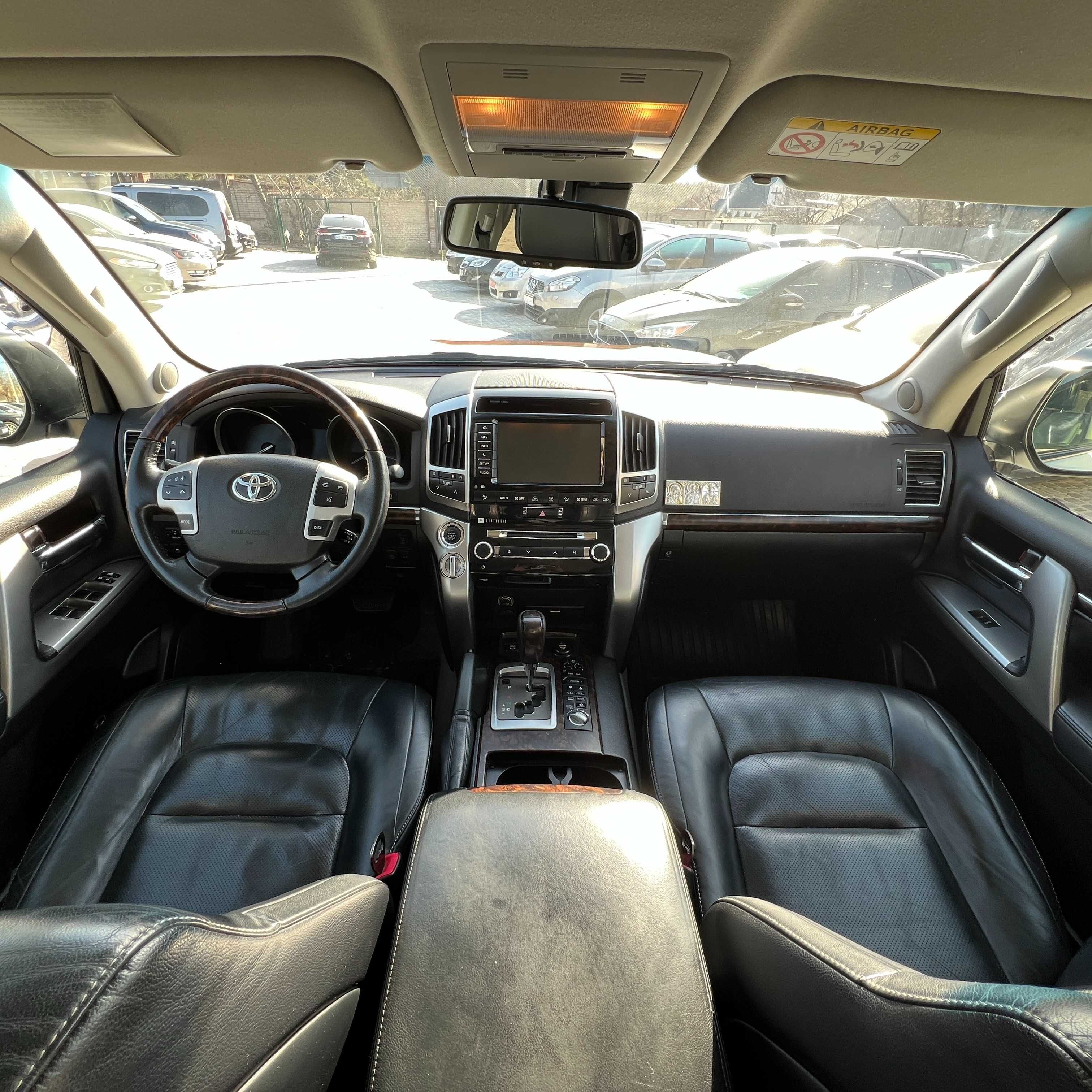 Продам Toyota Land Cruiser 200 2014 рік можлива розстрочка,кредит!