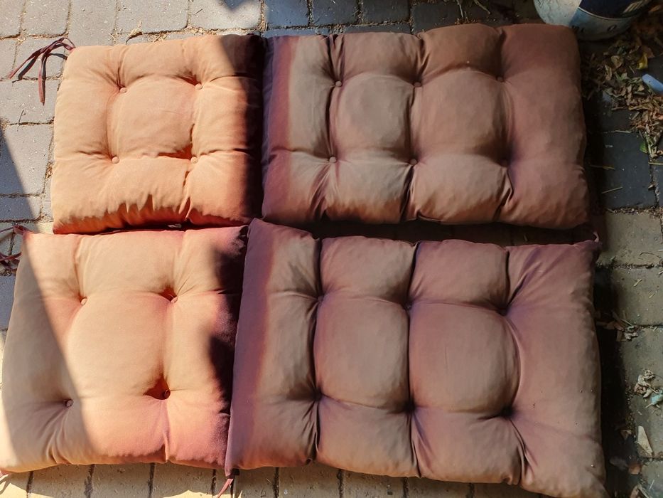 Oddam za darmo 2 materace na krzesła ogrodowe i 3 podkładki na krzesła