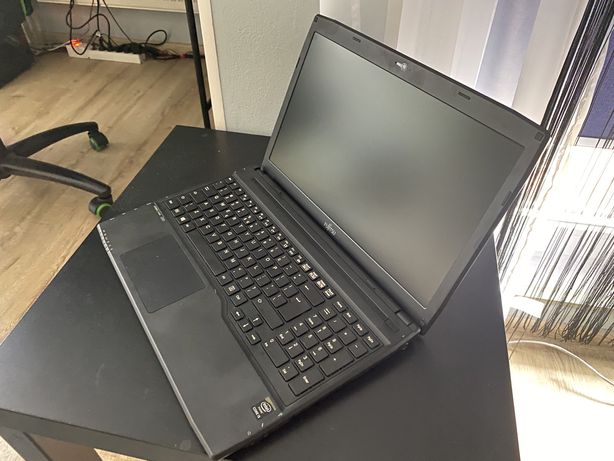 Laptop Fujitsu Siemens A514 i3 + 16gb ram + SSD