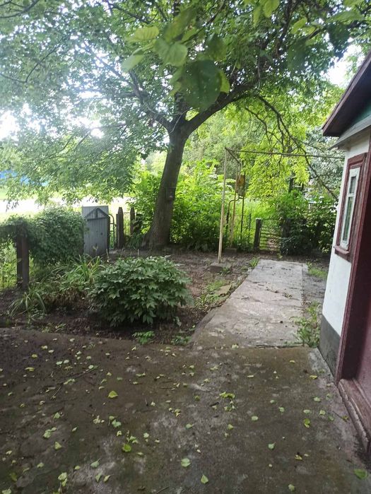 Будинок в селі Лопатин,є відео-огляд.