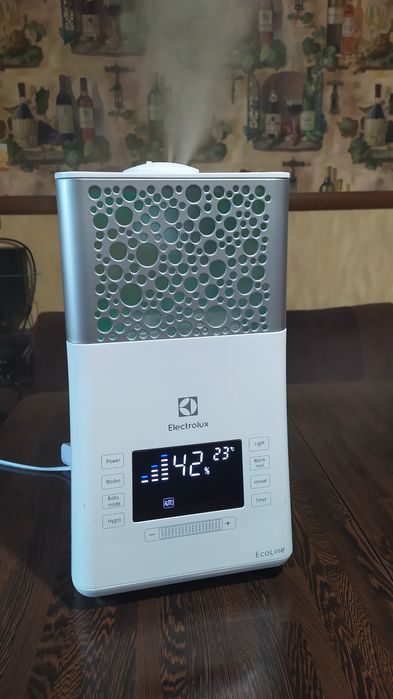 Electrolux EHU-3715D — ультрасучасний багатофункціональний зволожувач