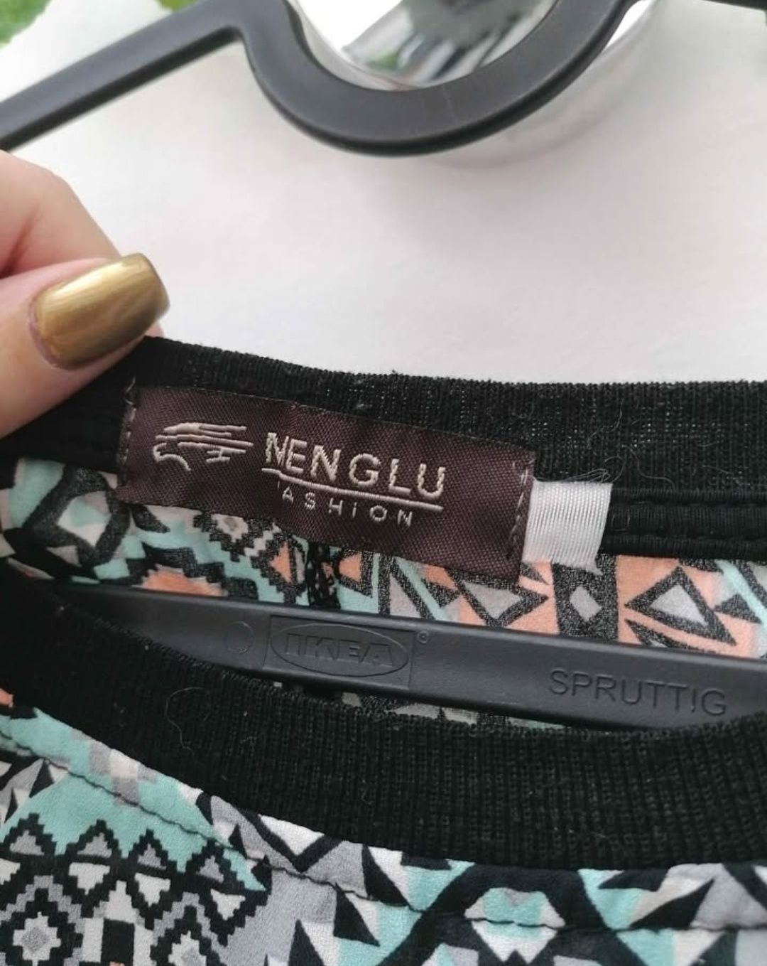 Blusa de Manga Curta com Padrão Geométrico