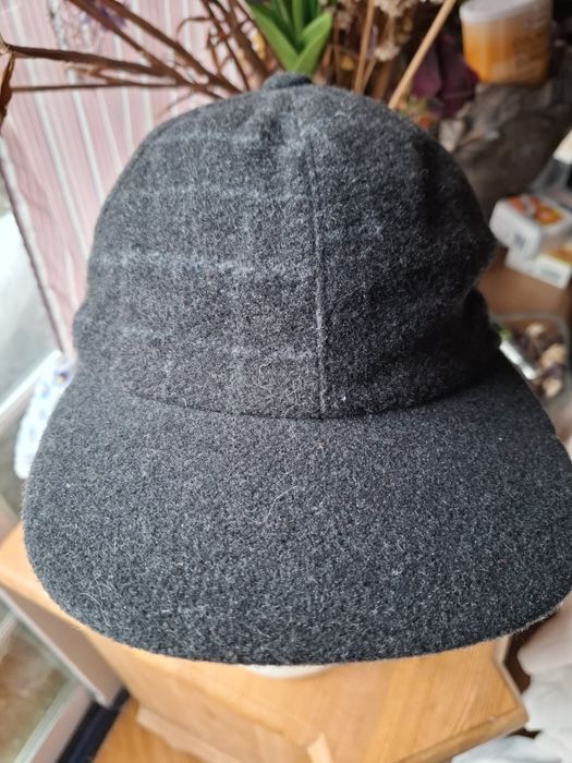 Boné, boina, chapéu de inverno. Novo