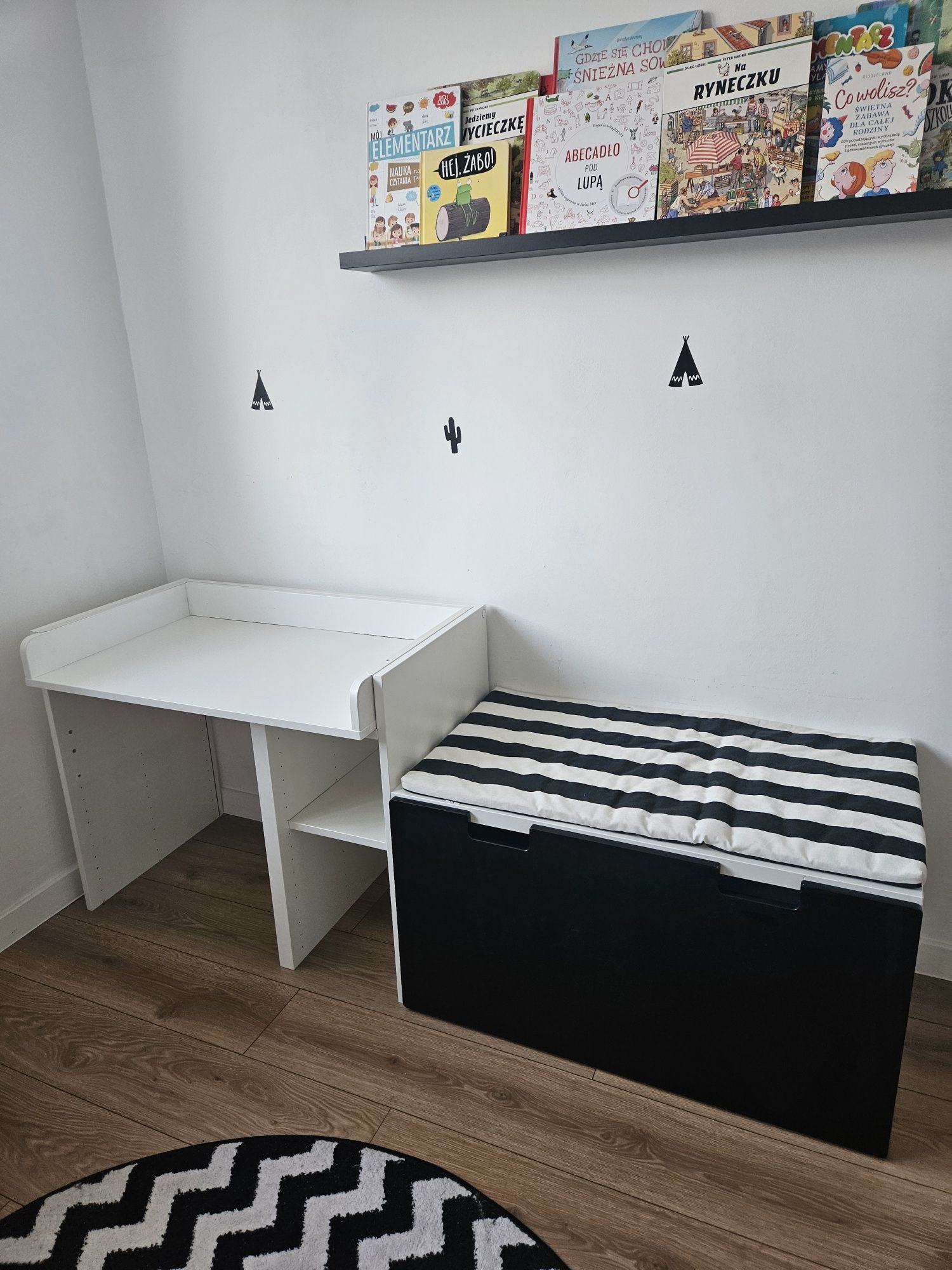 Ikea stuva - biurko i skrzynia. Zestaw dla przedszkolaka