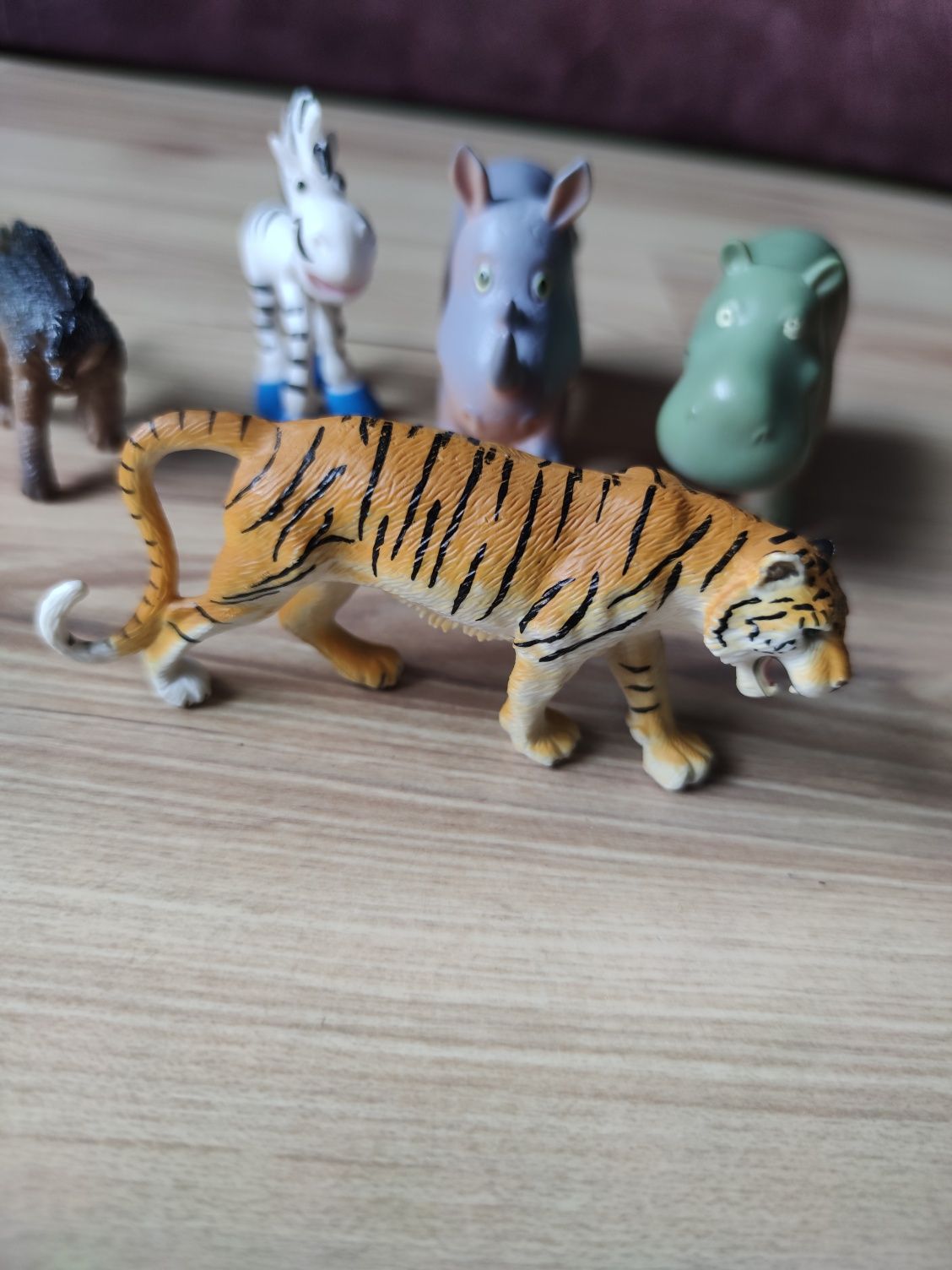 Zwierzęta figurki tygrys dinozaur zebra hipopotam nosorożec