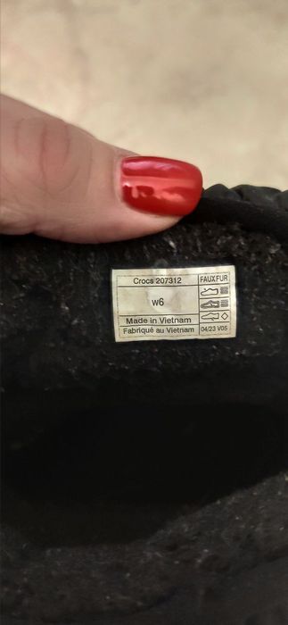 Зимові чоботи Crocs Classic Neo Puff Luxe Boot колір чорний