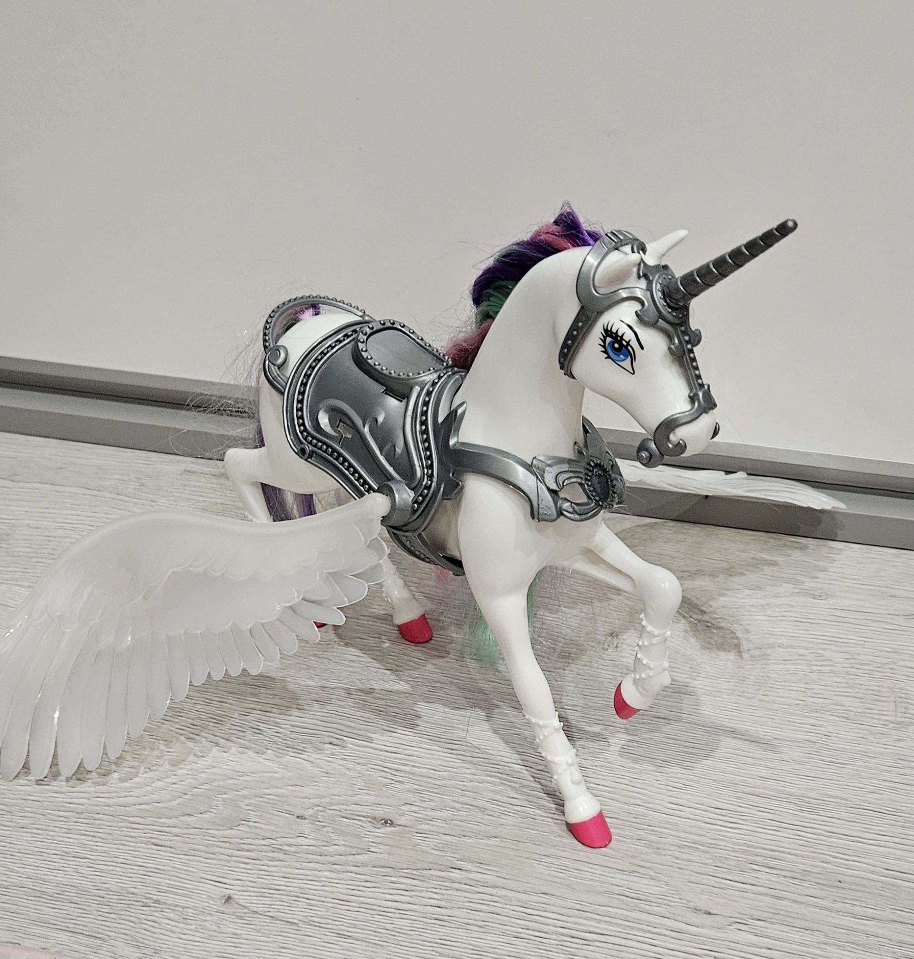 Jednorożec unicorn że skrzydłami