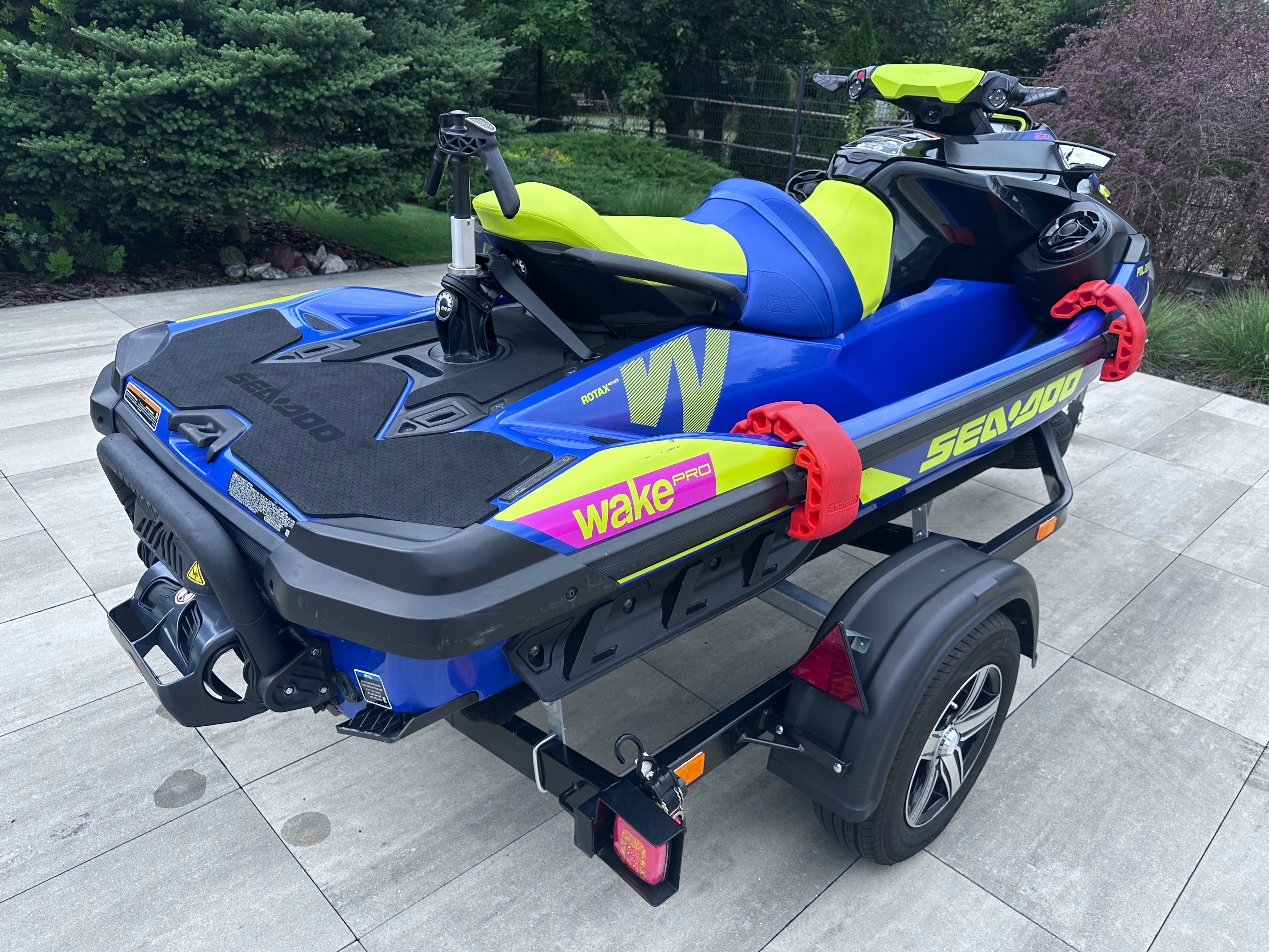 Skuter Wodny BRP Sea - Doo Wake Pro 230