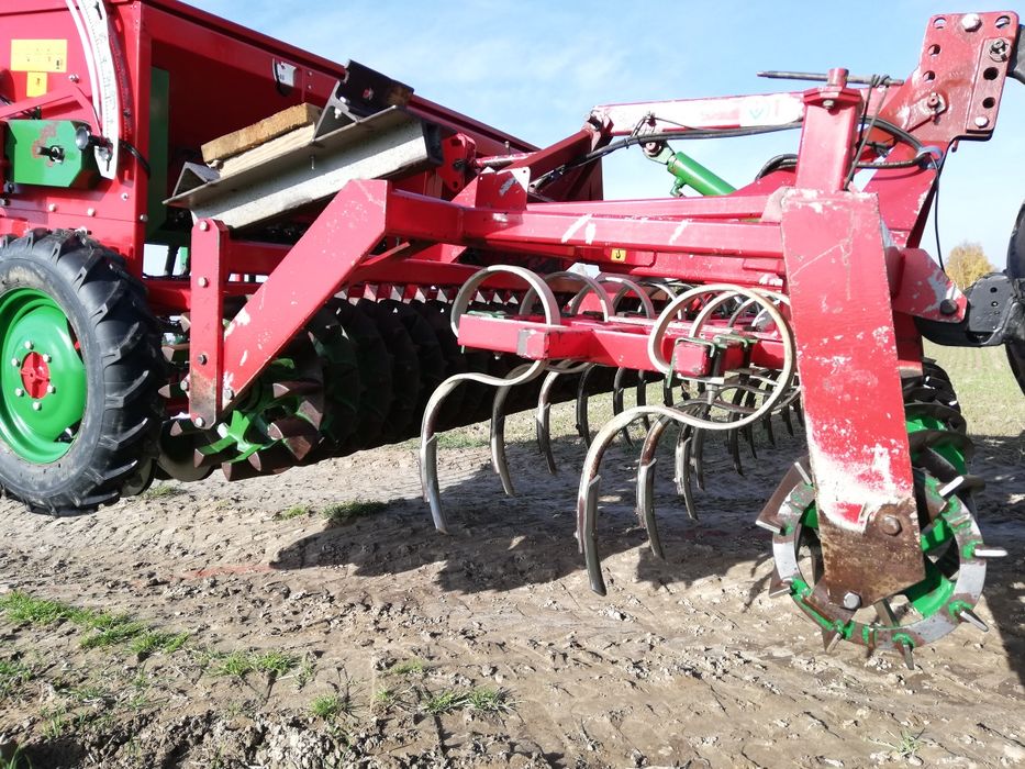 Agregat uprawowo -siewny