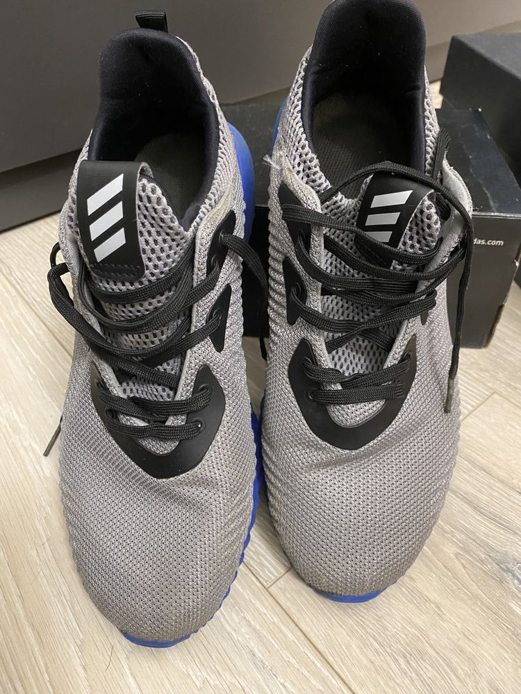 Продам кросівки adidas