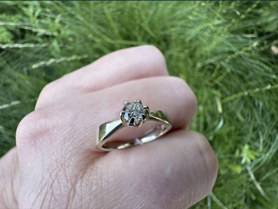 Золота каблучка з діамантом 4/4,0.25 ct.,(4 мм.)16.5 розмір,2.7 грам