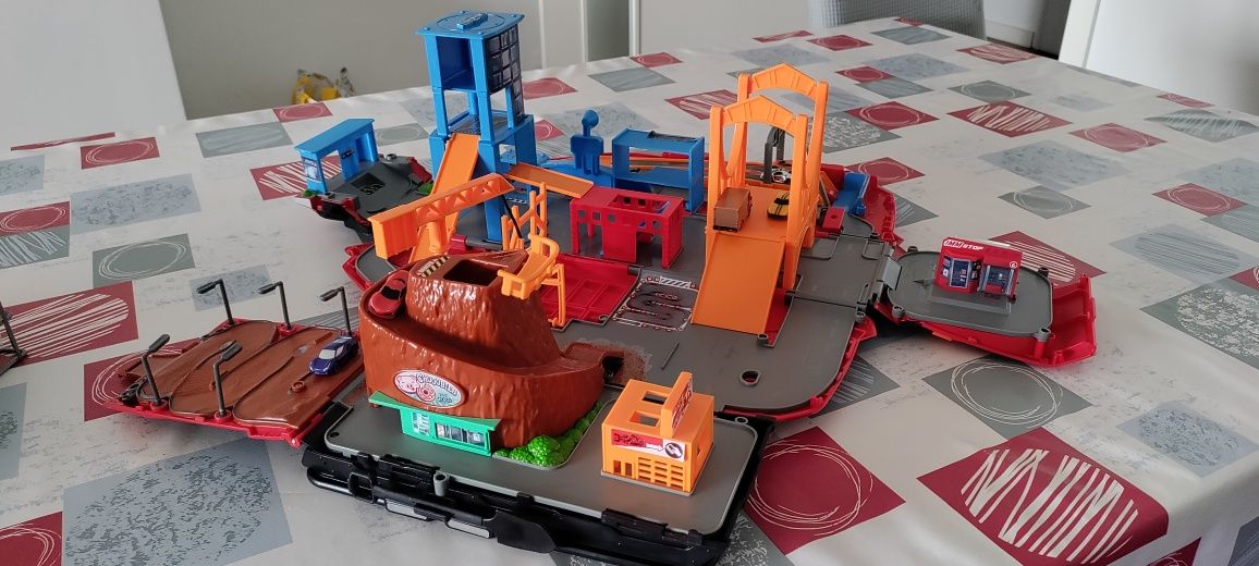 Carrinha Micro Machines com carros