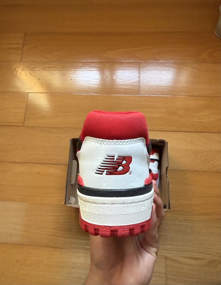 New Balance 550 - Brancas e Vermelhas