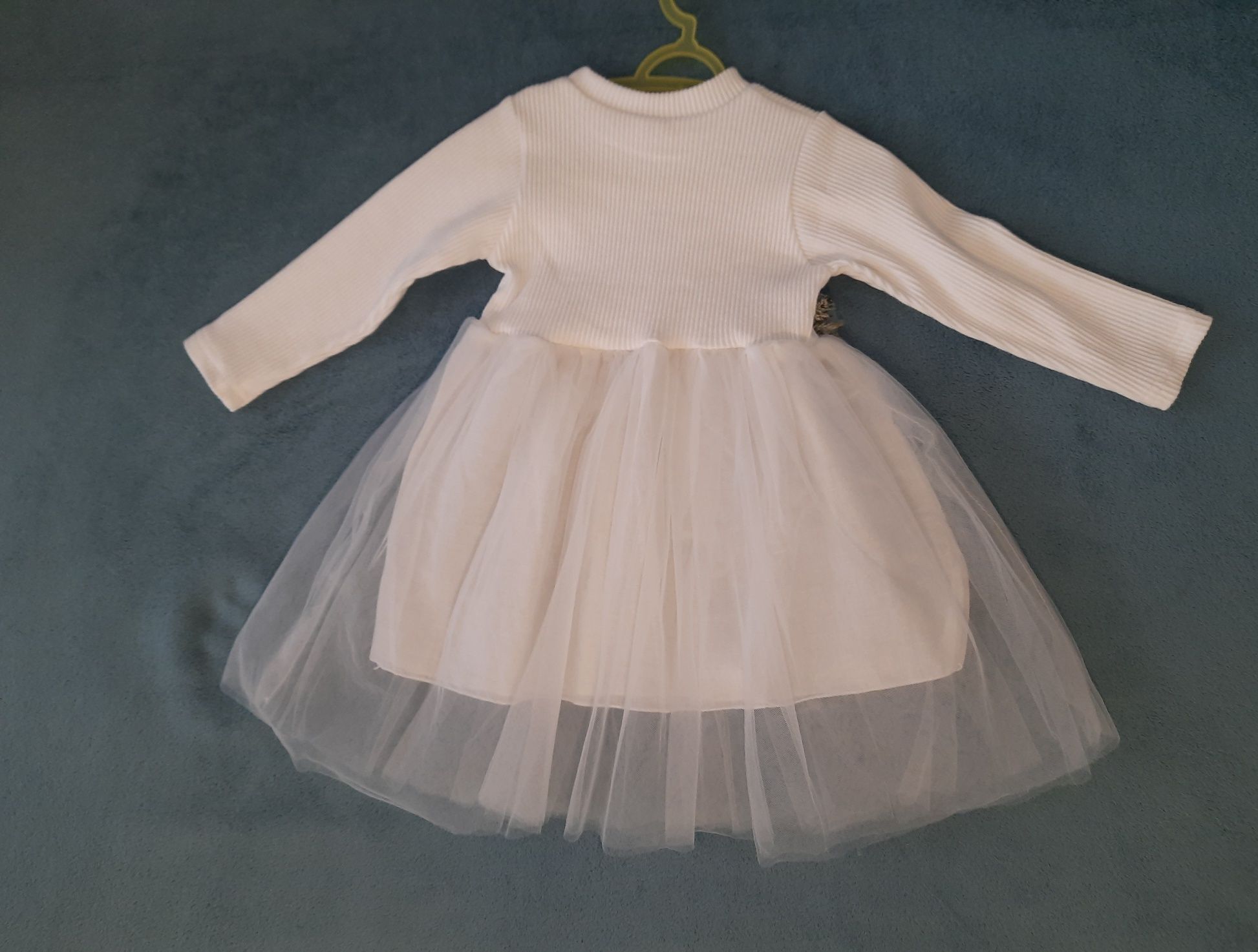 Biała sukienka ze spódnicą z tiulu- rozm. 92/ 24m-ce