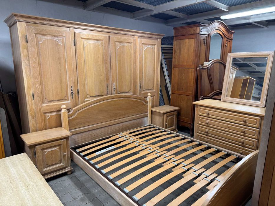 Sypialnia rustykalna czterodrzwiowa szafa łóżko komoda zestaw mebli