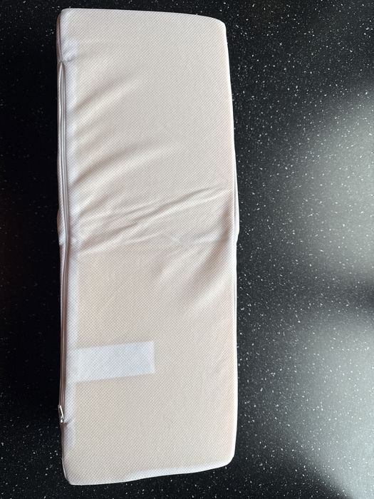 Poduszka między nogi do spania