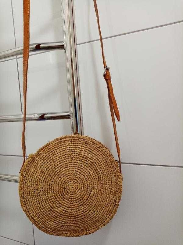 Плетеная сумочка соломенная кросс-боди с кожаным ремешком