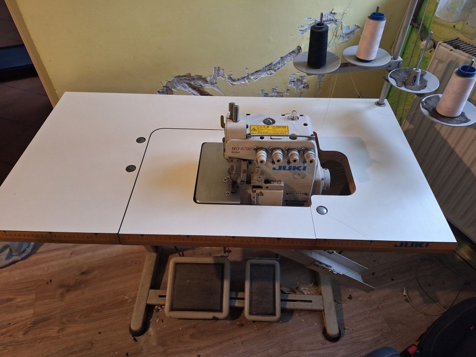 Maszyna overlock MO-6714S
