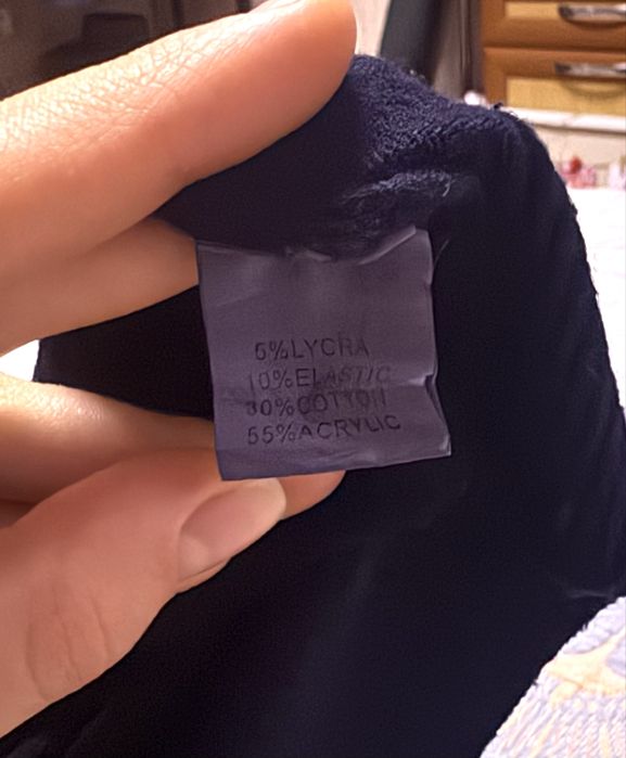 Темно-синя водолазка