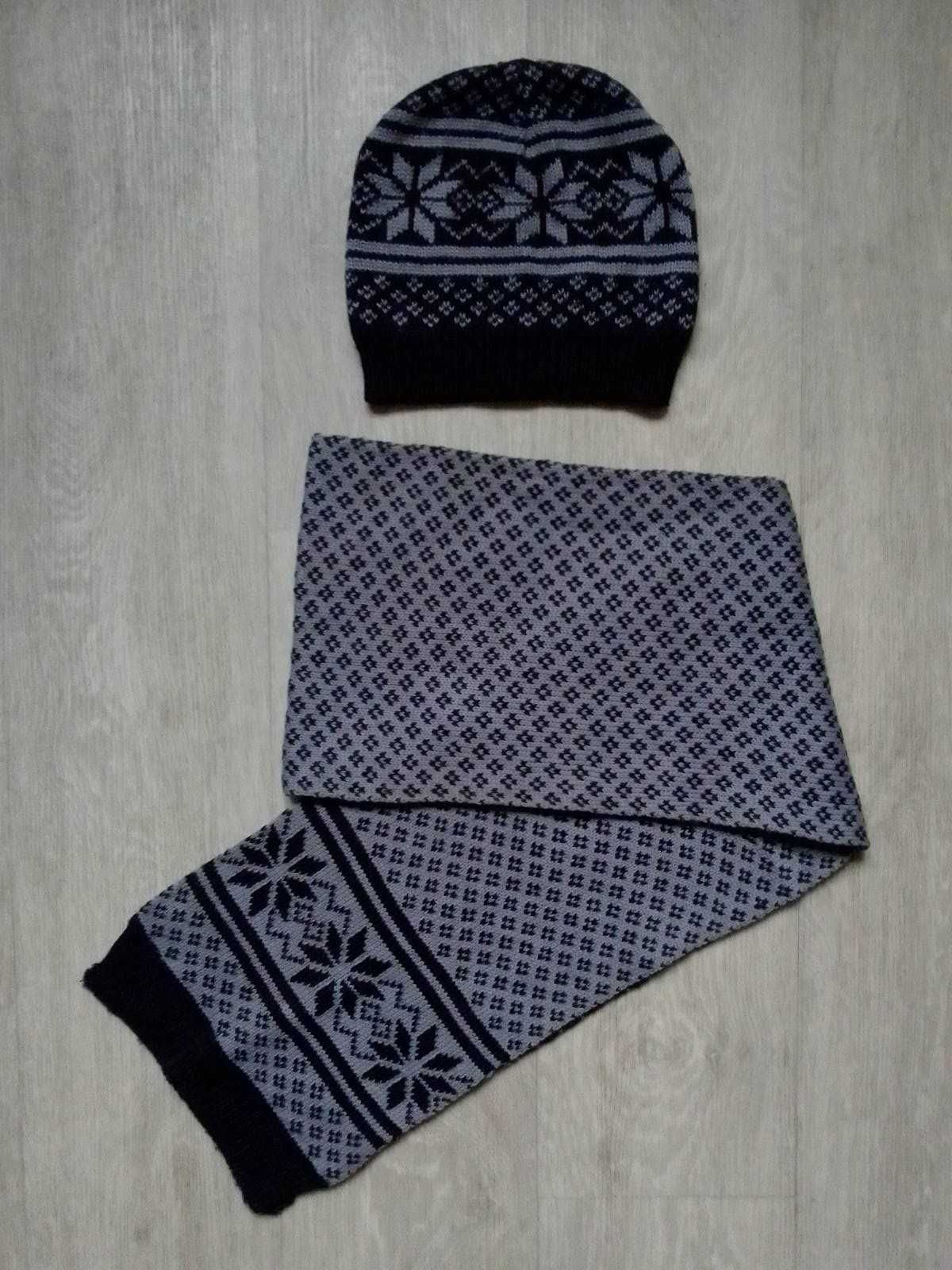 Продам комплект (шапка + шарф)