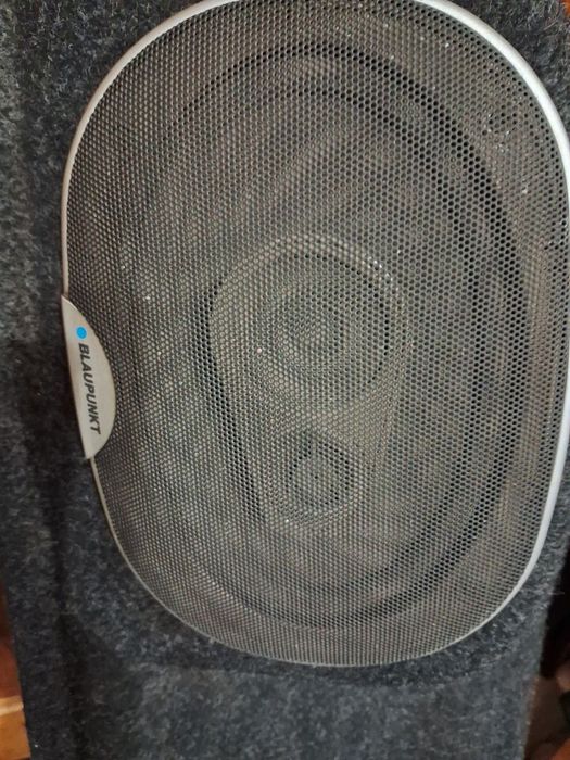 Динаміки разом з полкою