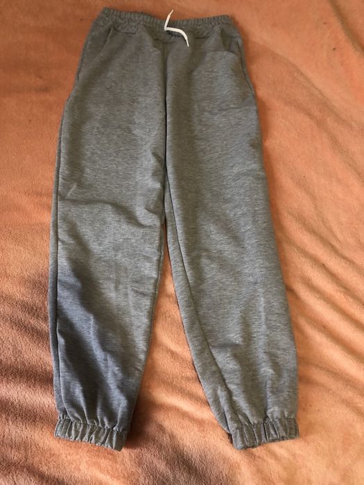 Спортивные серые штаны с манжетами