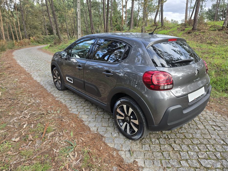 Carro como novo revisado esse mês . Com garantia da marca até 2027