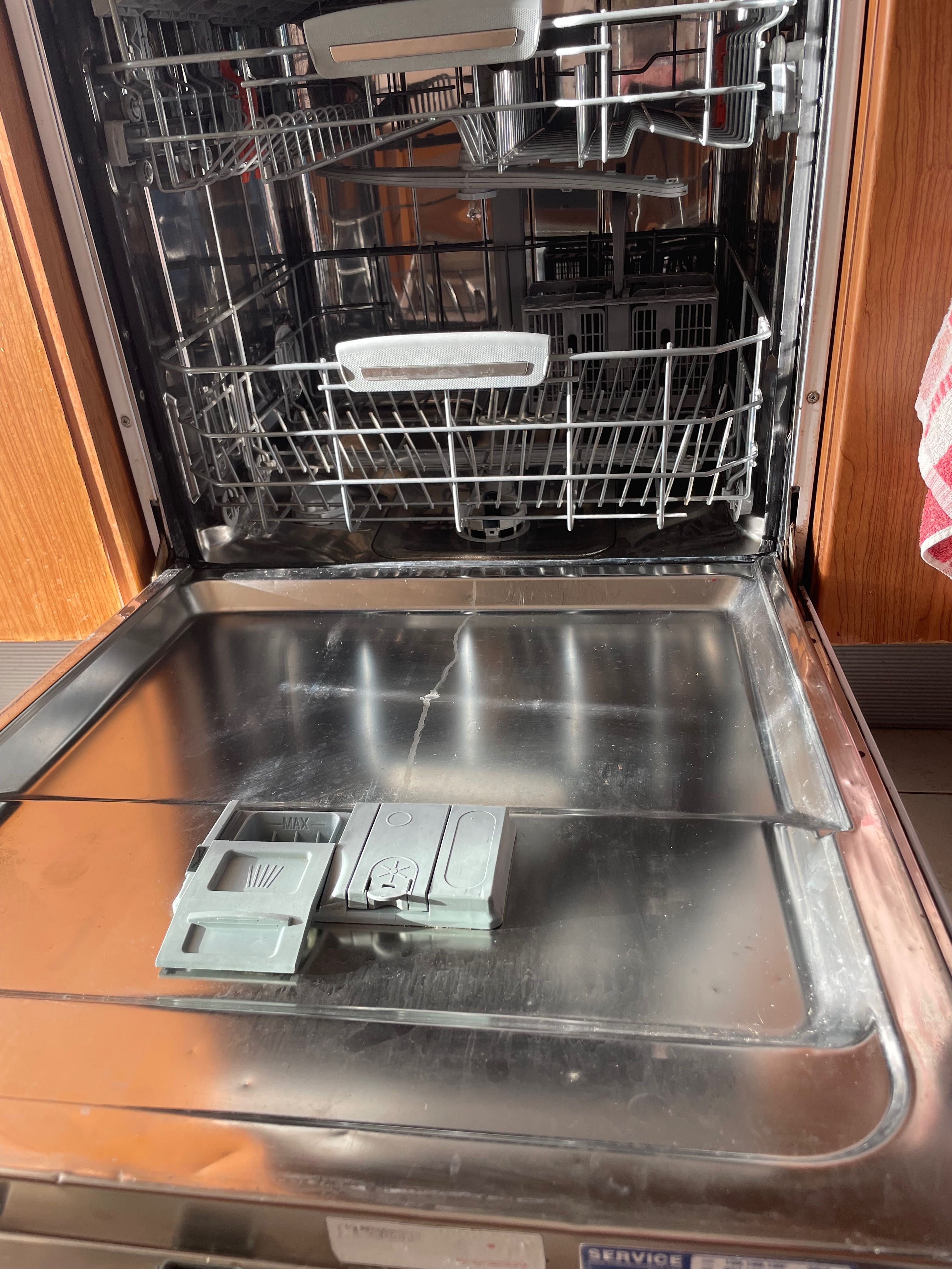 Máquina de lavar loiça Ariston Hotpoint avariada - código de erro H2O
