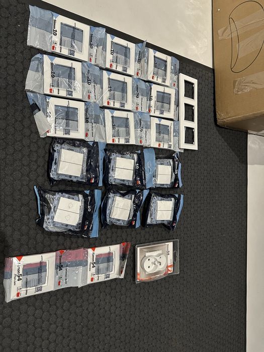 Simon 10, włacznik światła, schodowy, rolety, oprawki