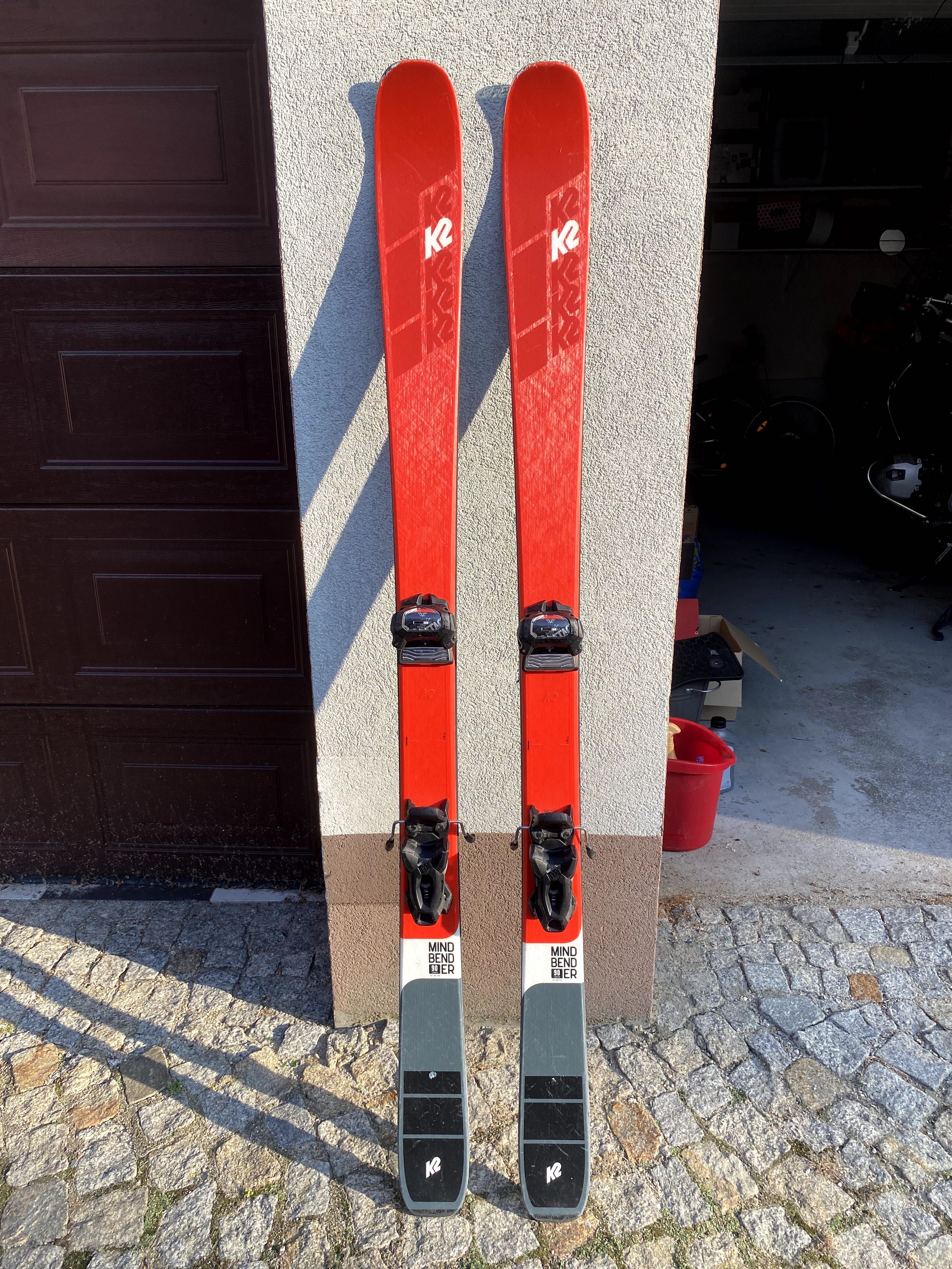 Narty All mountain K2 Mindbender 90C 170 cm z wiązaniami Head Attack